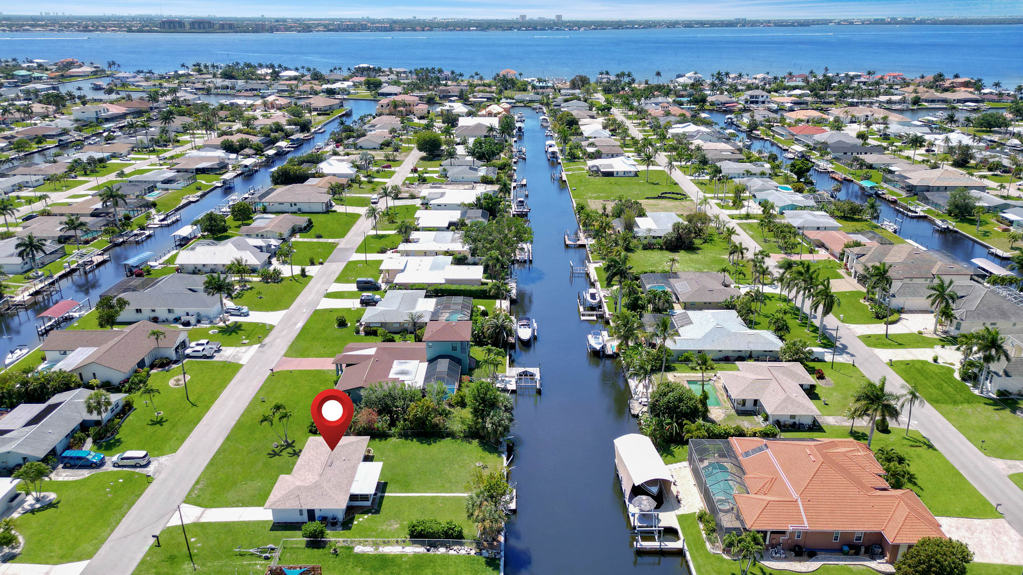 2-minute ride to the Caloosahatchee River